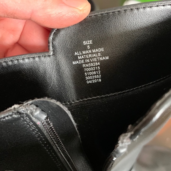 Girls black boots target size 5 - Picture 3 of 6